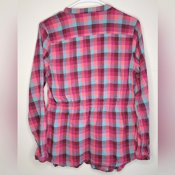 Women's Bit & Bridle long sleeve 1/4 button plaid top, size Medium M. - Picture 4 of 5